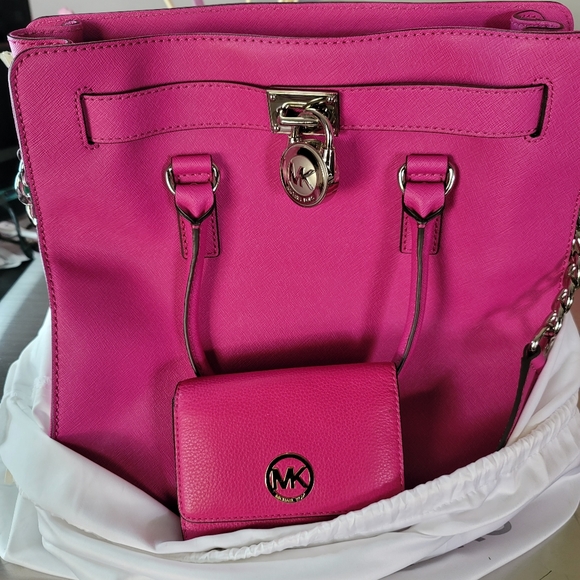 Fuschia Pink Michael Kors bag & wallet - Picture 2 of 10